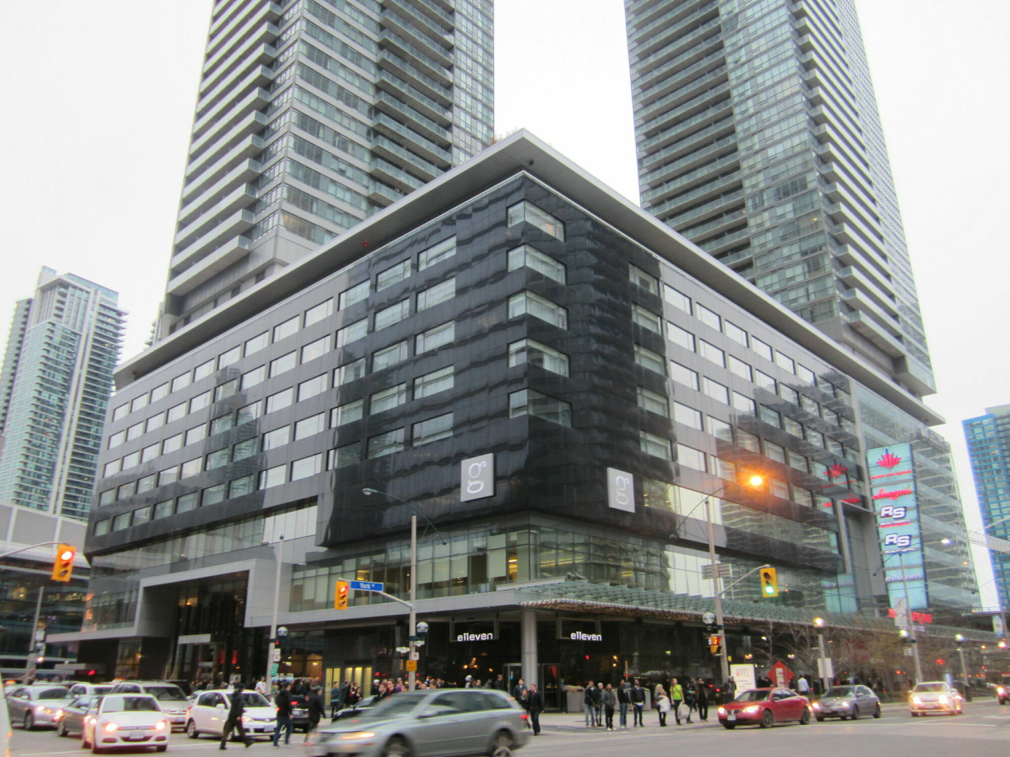 Le Germain Hotel Maple Leaf Square Торонто Экстерьер фото